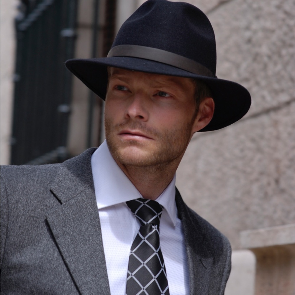 German "Hutkönig Made Narrow Hat King